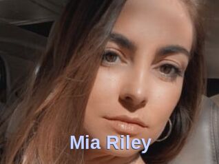 Mia_Riley