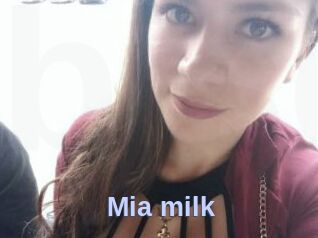 Mia_milk