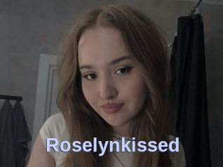 Roselynkissed